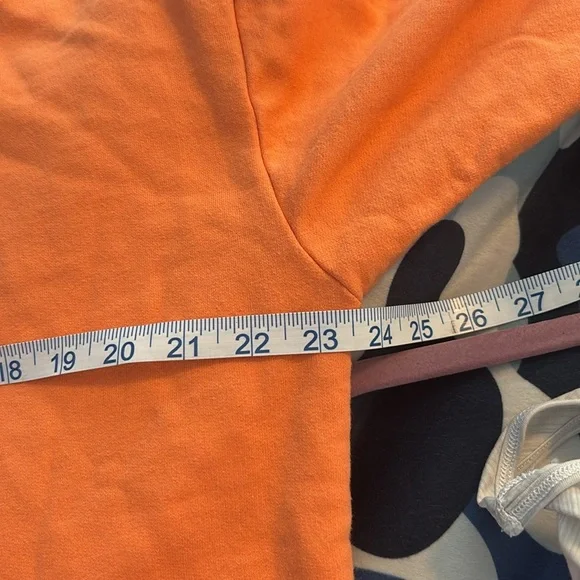 The North Face Women’s Cropped Sweatshirt - Picture 2 of 5